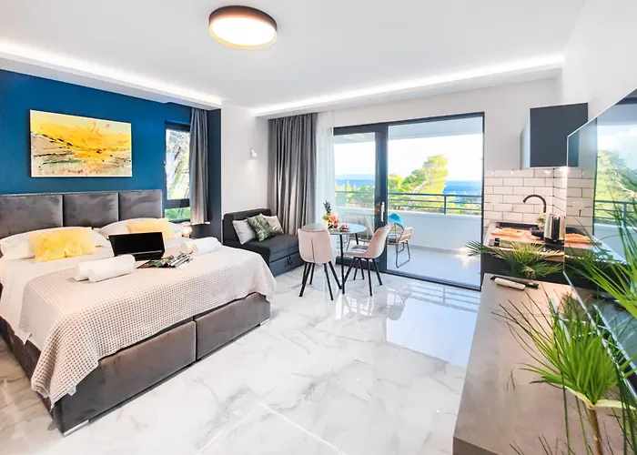 Sunnyside Luxury Suites With Free Parking And Swimming Pool