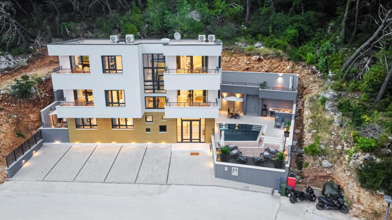 Apartment Sunnyside Luxury With Free Parking And Swimming Pool