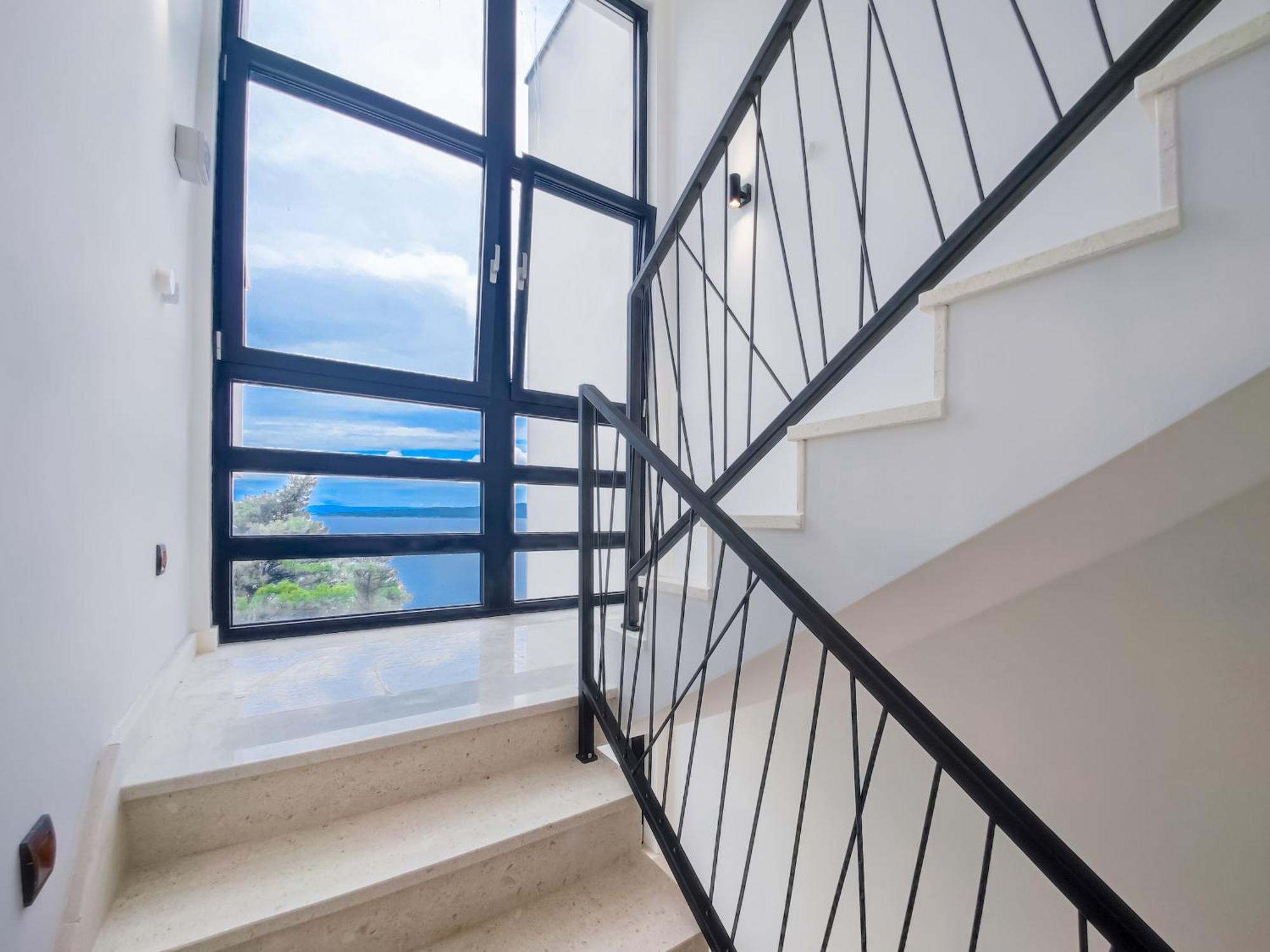 Sunnyside Luxury With Free Parking And Swimming Pool Apartment