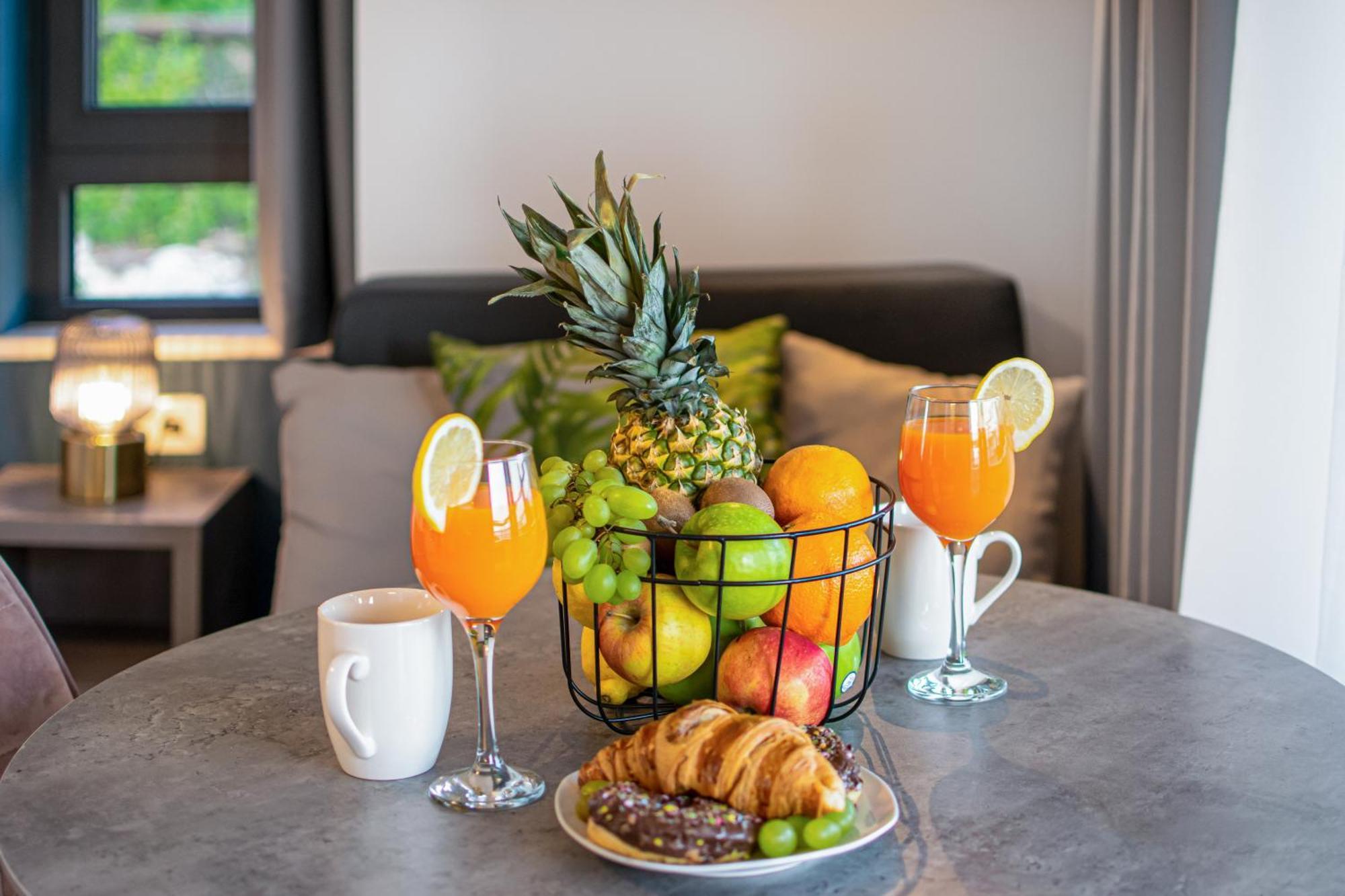 Sunnyside Luxury With Free Parking And Swimming Pool Brela