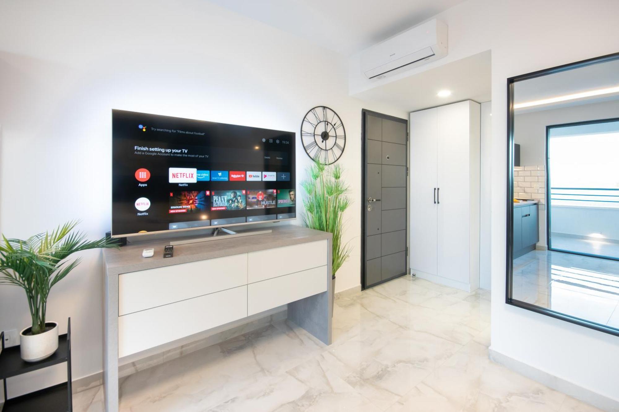 Sunnyside Luxury With Free Parking And Swimming Pool Apartment *