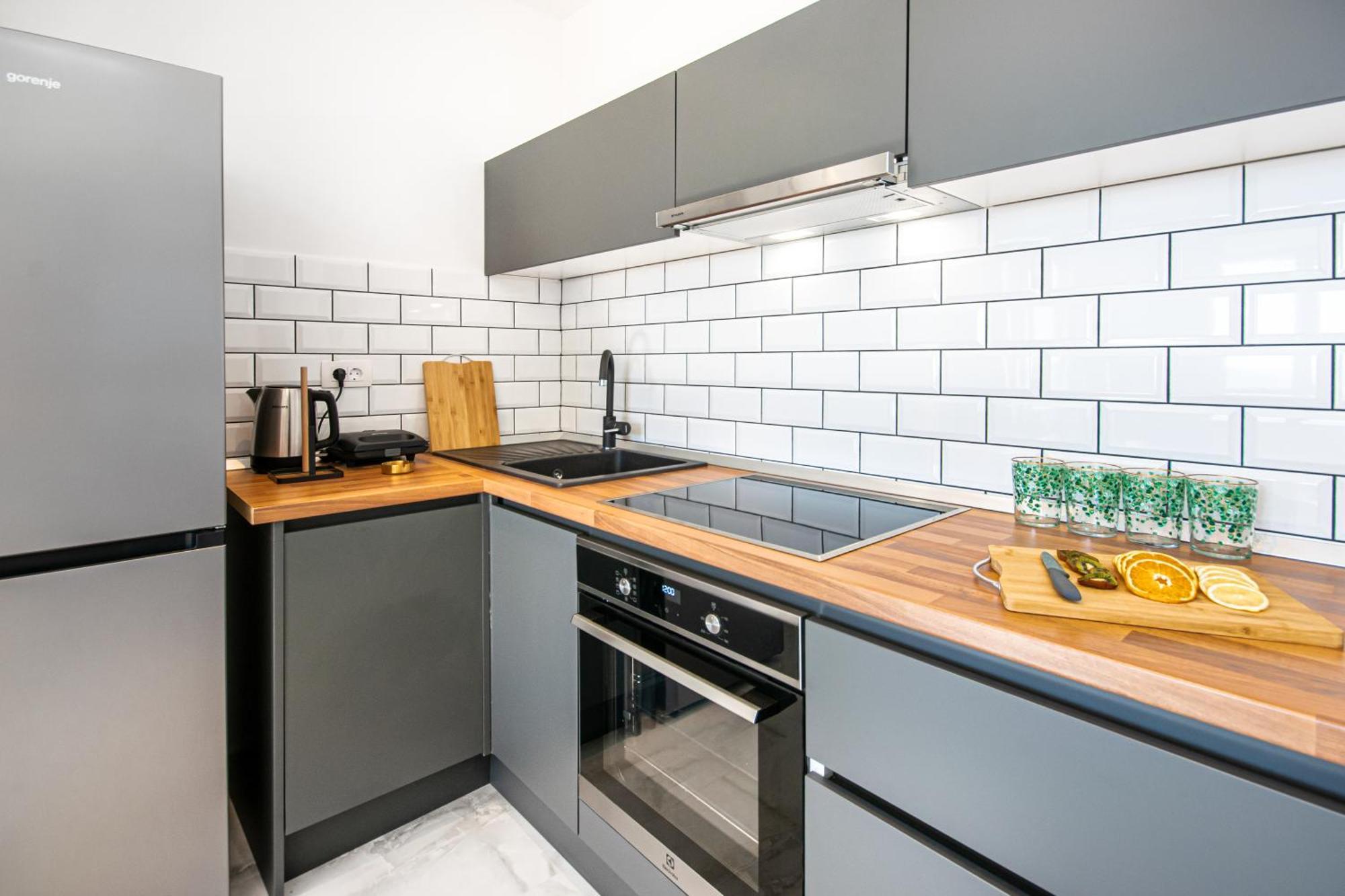 Sunnyside Luxury With Free Parking And Swimming Pool Apartment *