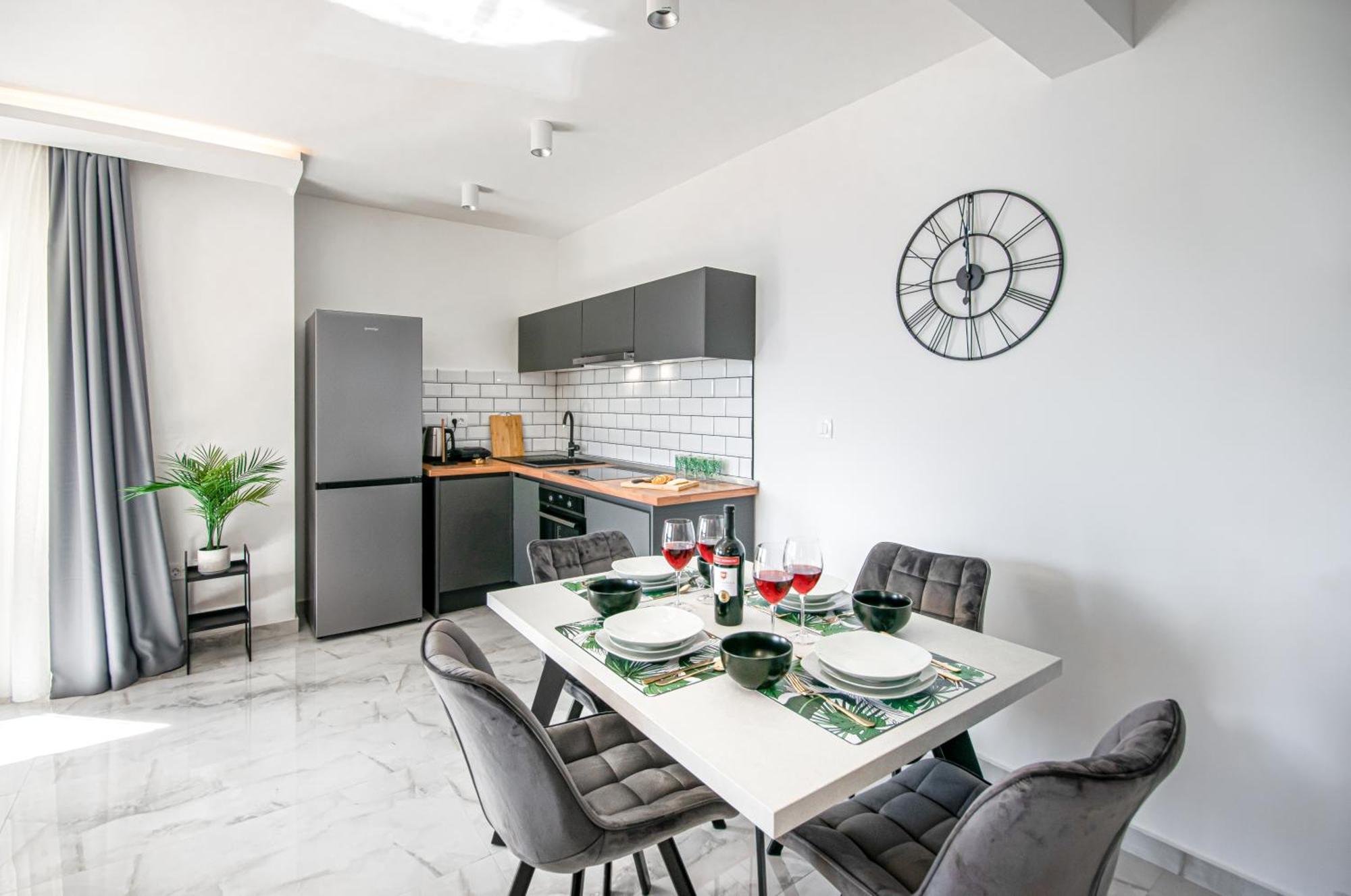 Sunnyside Luxury With Free Parking And Swimming Pool Apartment Brela