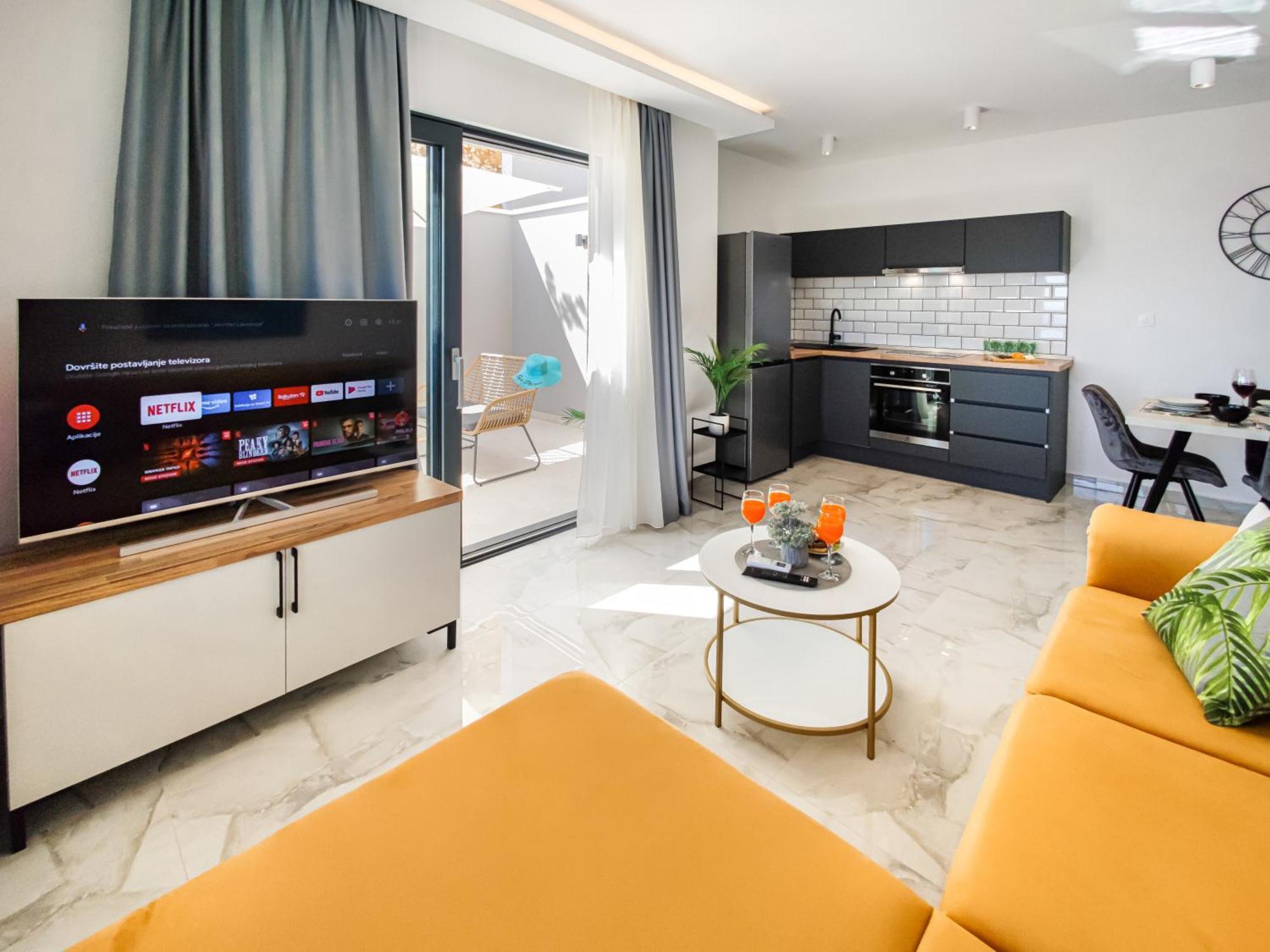 Sunnyside Luxury With Free Parking And Swimming Pool Apartment