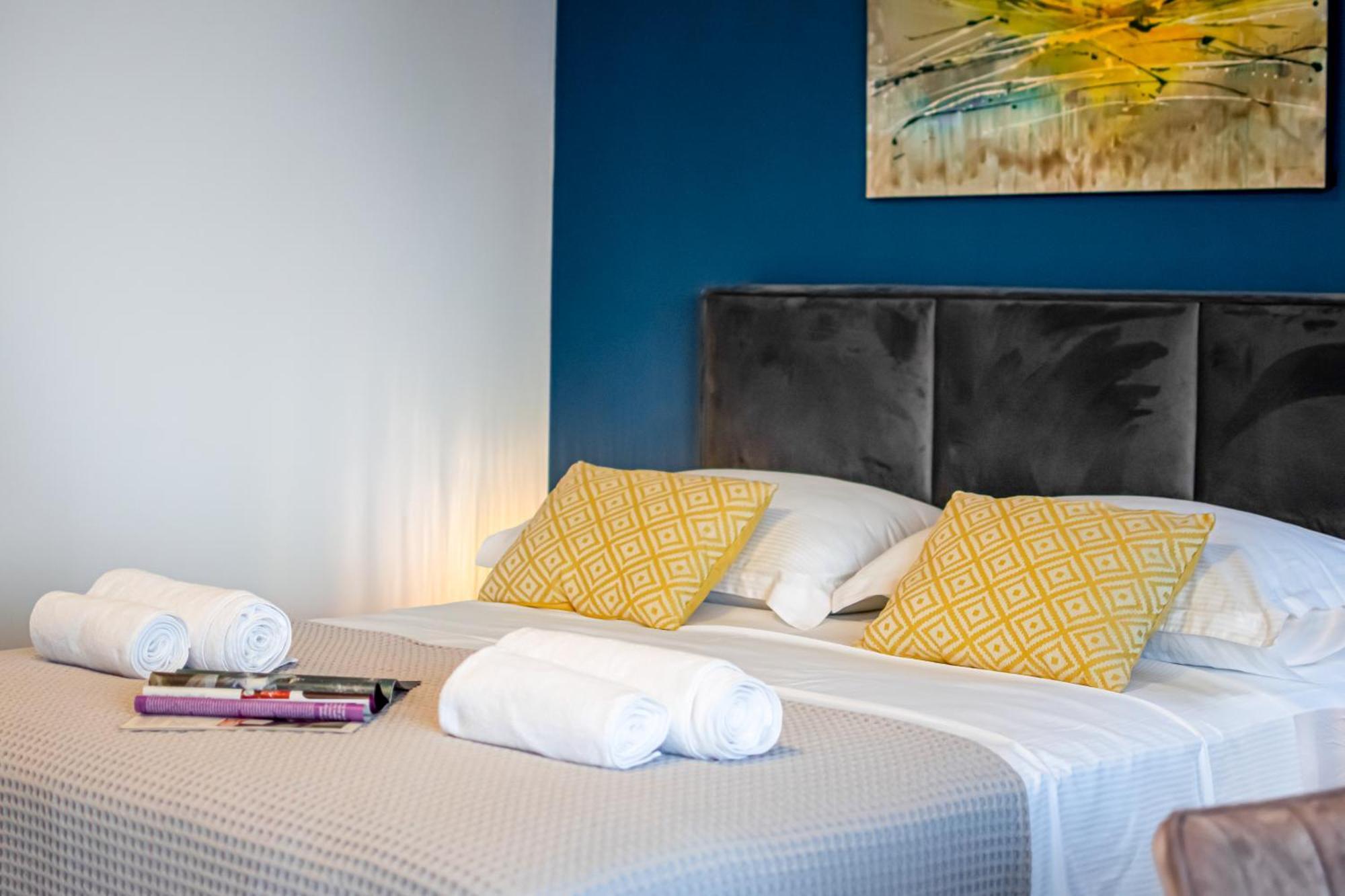 Apartment Sunnyside Luxury With Free Parking And Swimming Pool *