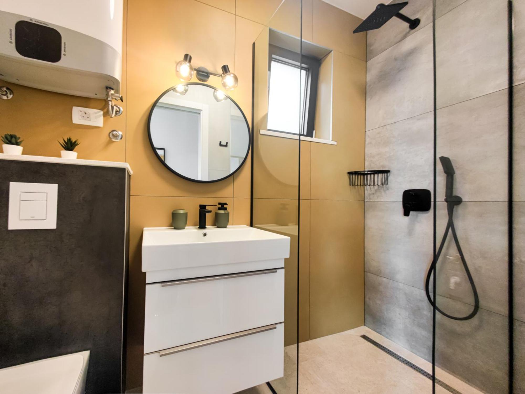 Sunnyside Luxury With Free Parking And Swimming Pool Apartment *