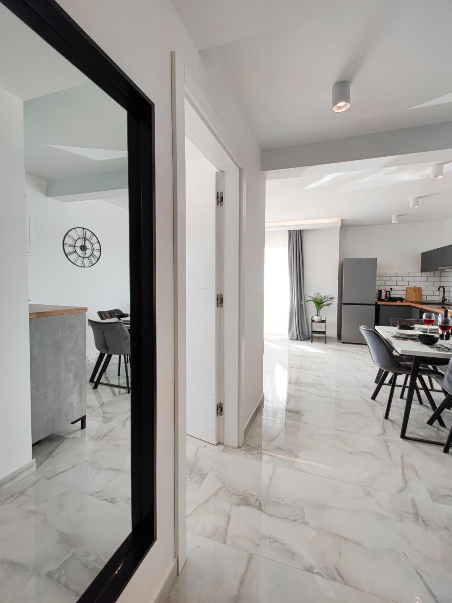 Sunnyside Luxury With Free Parking And Swimming Pool Apartment