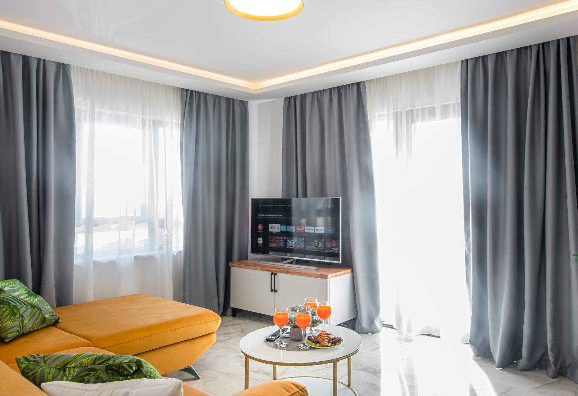 Sunnyside Luxury With Free Parking And Swimming Pool