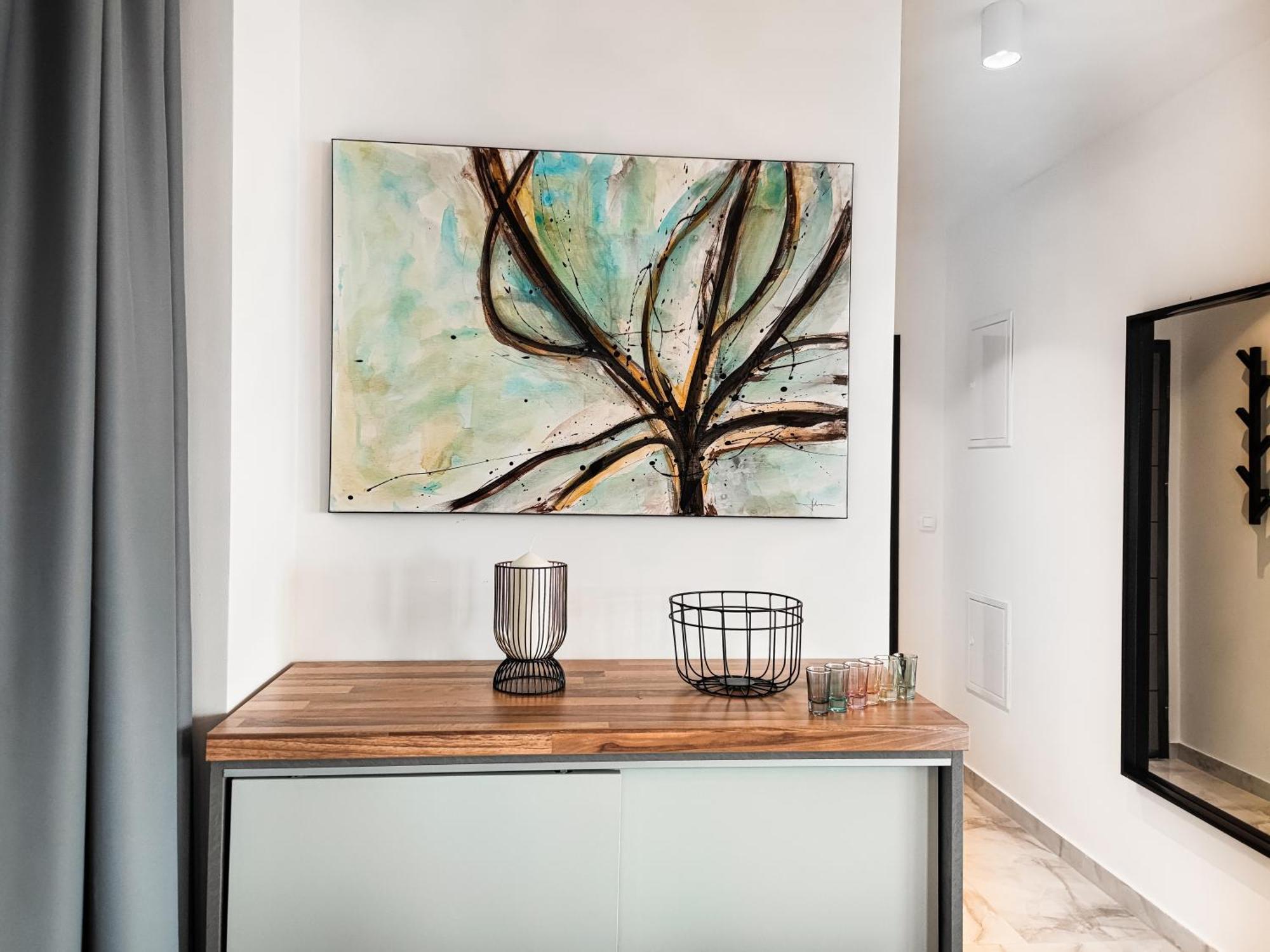Sunnyside Luxury With Free Parking And Swimming Pool Apartment *