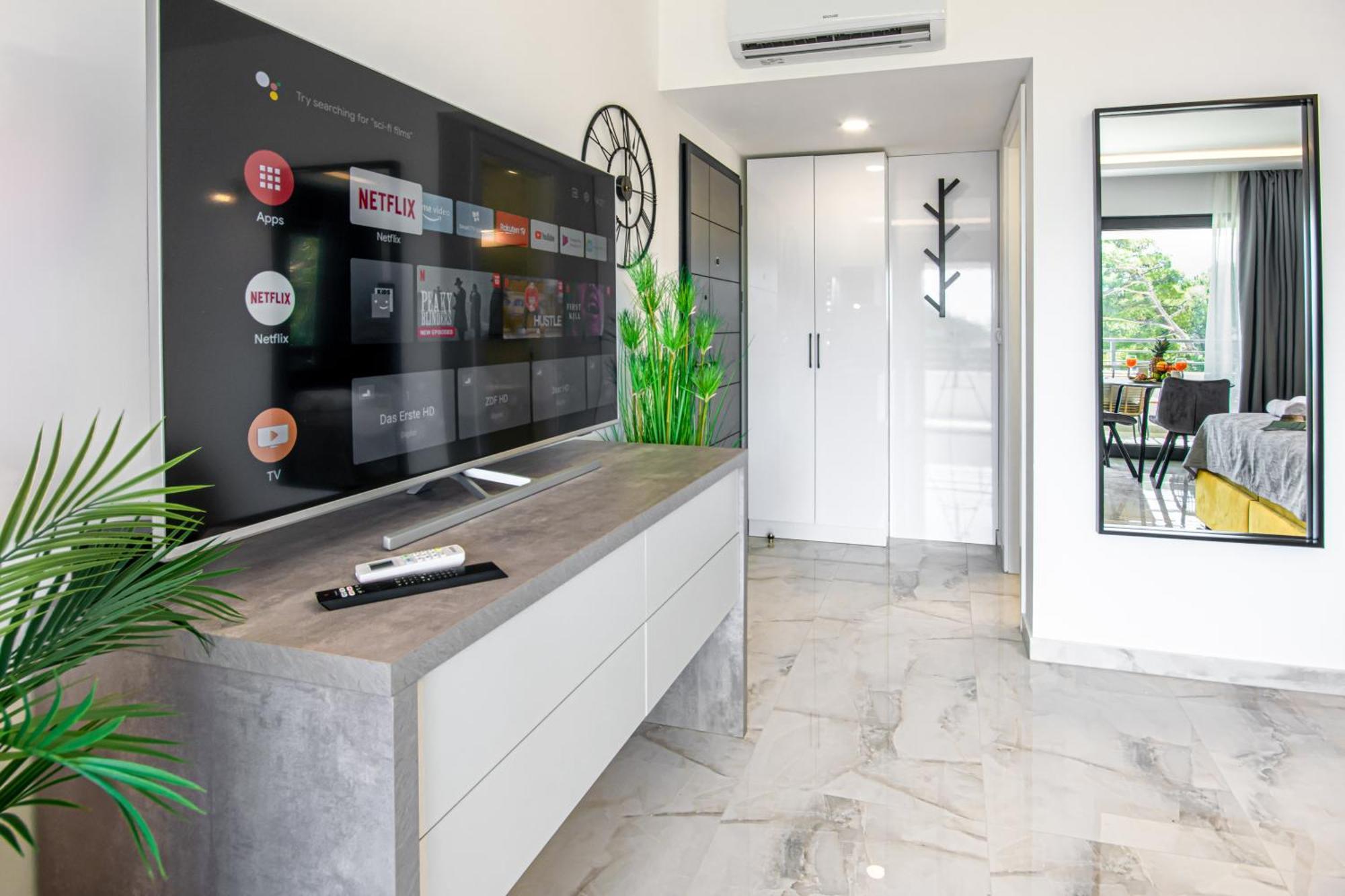 Sunnyside Luxury With Free Parking And Swimming Pool Brela