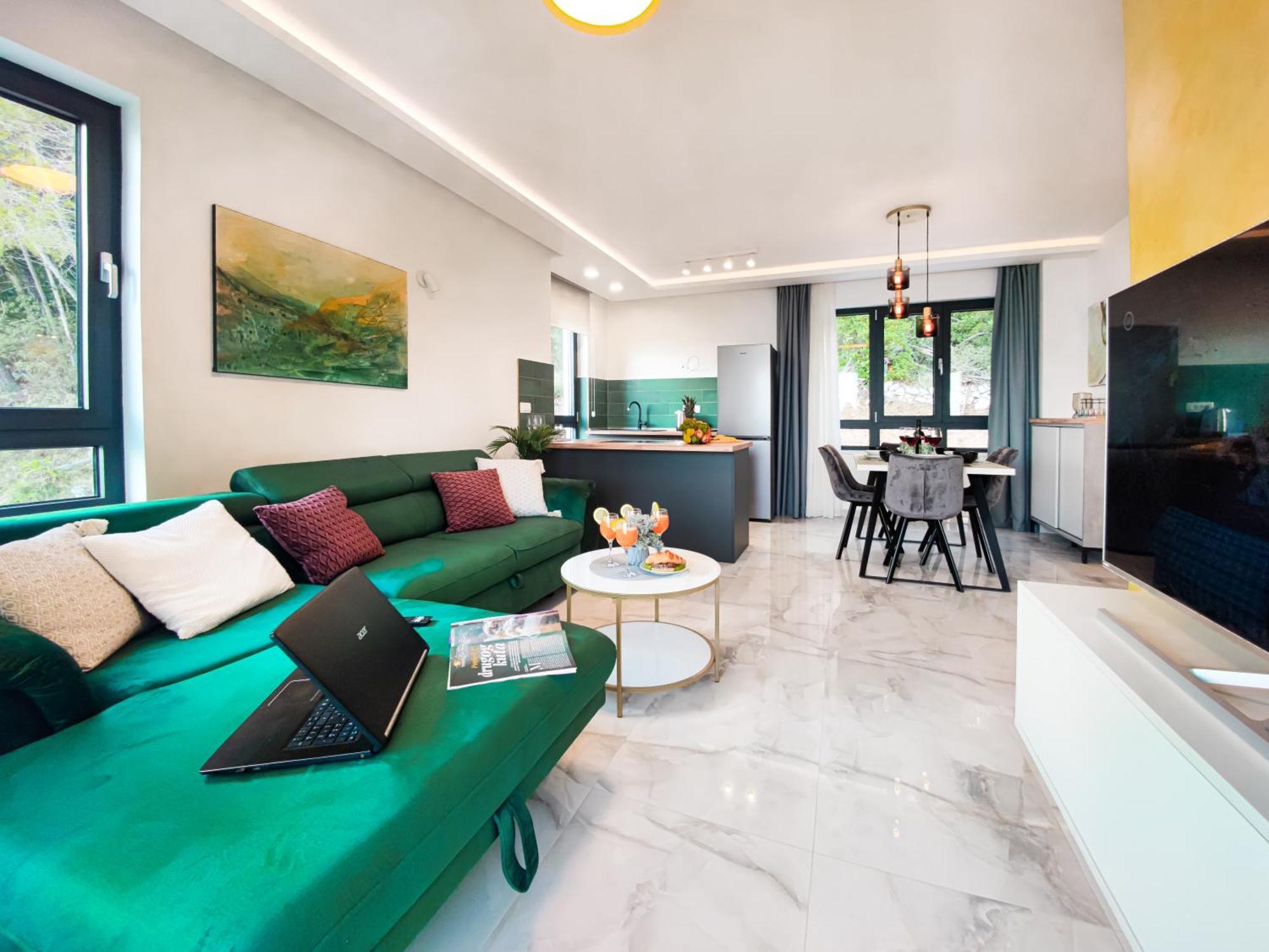 Apartment Sunnyside Luxury With Free Parking And Swimming Pool *