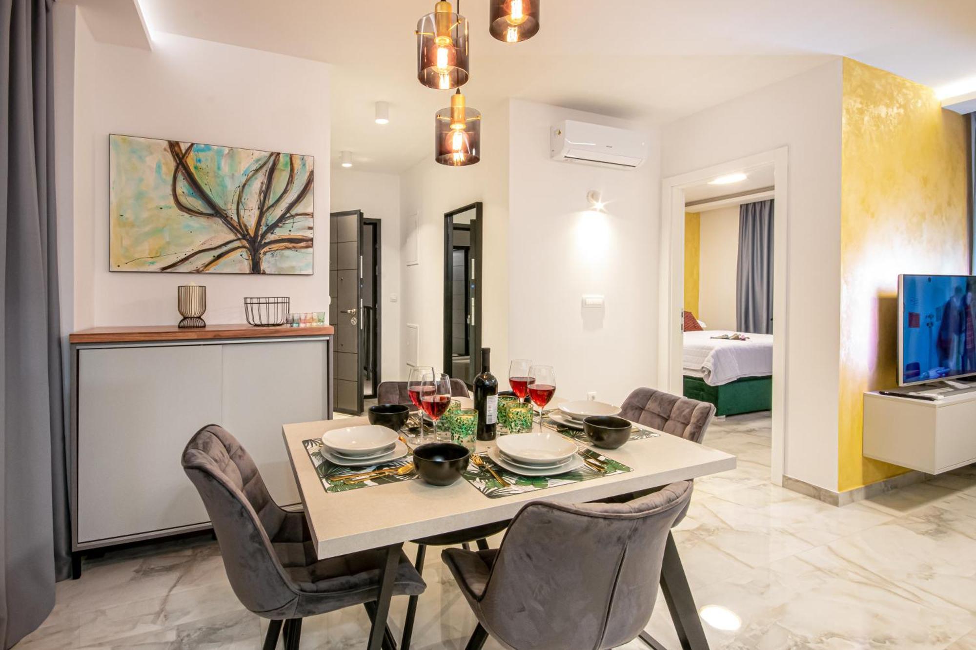 Sunnyside Luxury With Free Parking And Swimming Pool Apartment *