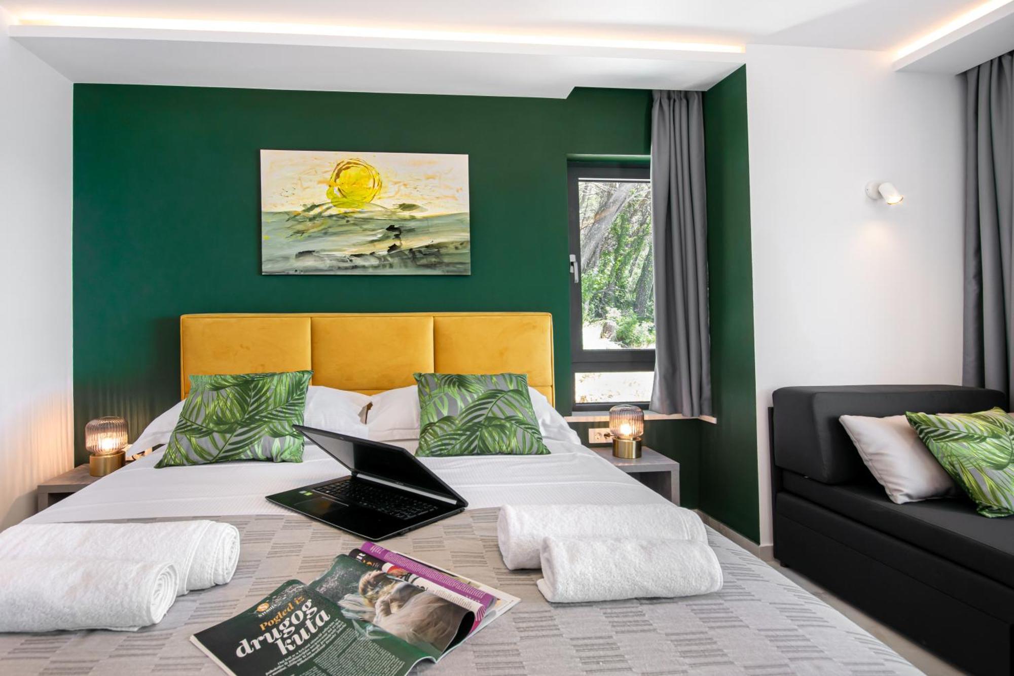 Apartment Sunnyside Luxury With Free Parking And Swimming Pool