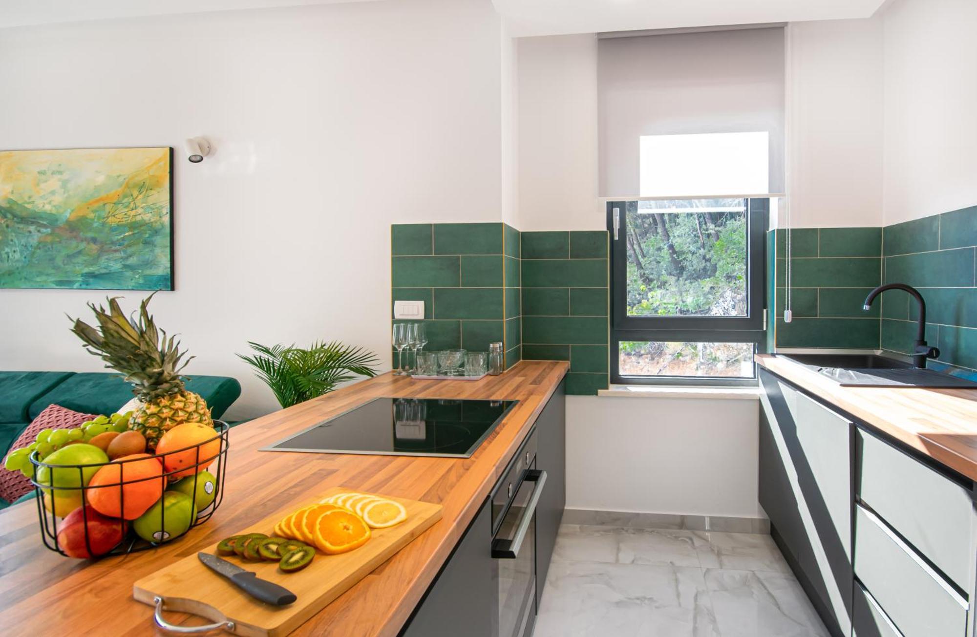 Apartment Sunnyside Luxury With Free Parking And Swimming Pool