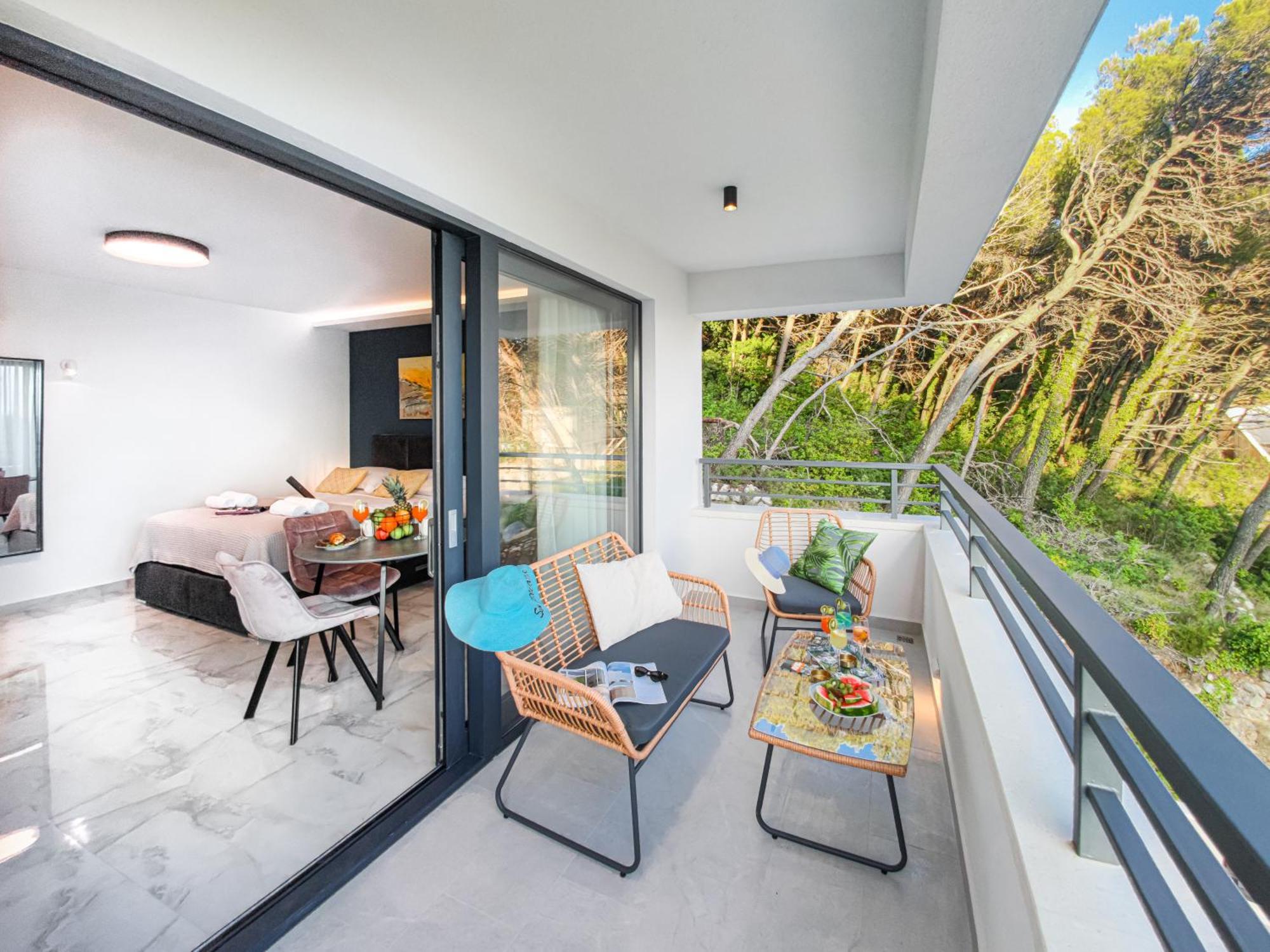 Sunnyside Luxury With Free Parking And Swimming Pool Brela
