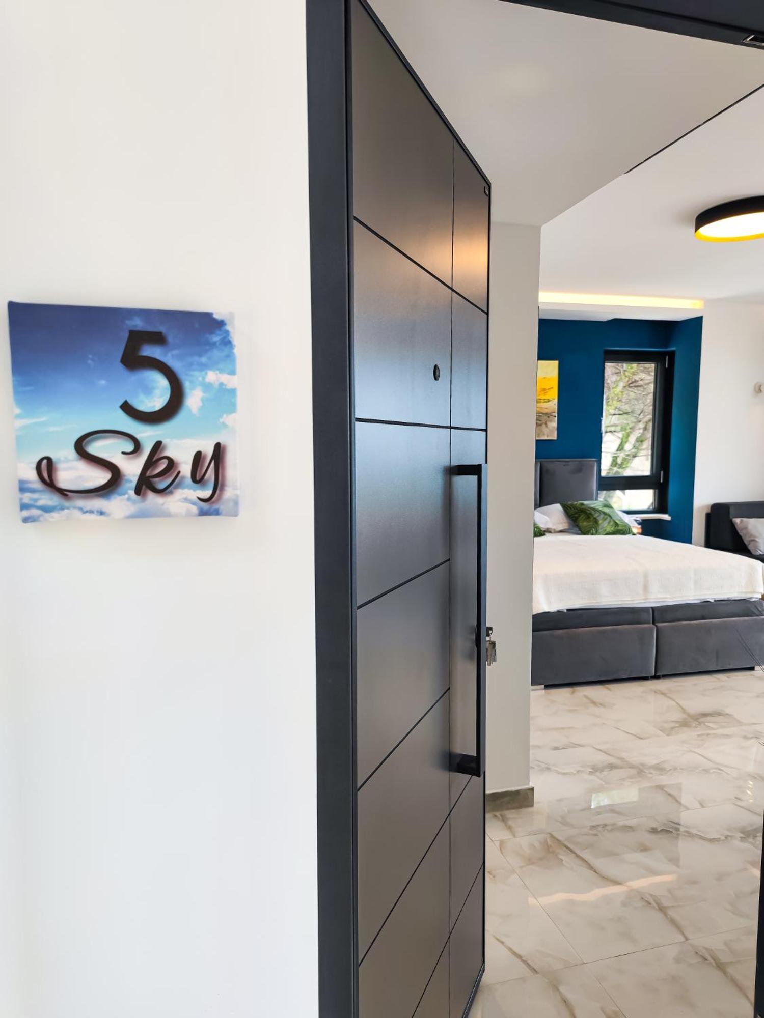 Sunnyside Luxury With Free Parking And Swimming Pool Apartment *